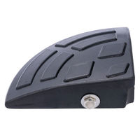 ゴム製 段差プレート コーナー 長さ 15cm×奥行 15cm×高さ 4.6cm 1個 現場のチカラ オリジナル オリジナル（わけあり品）