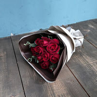 【生花】アデリー フリルブーケ　ルージュ　８本 DB-R8 1個（直送品）