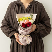 アデリー ホシファーム　フリルブーケカラフル８本　＆　ホテルオークラ　プチケーキ４個 FMF-04B 1個（直送品）