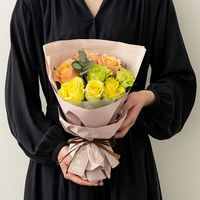 【生花】アデリー ホシファーム　フリルブーケパッション８本＆ゴディバ　クッキーアソートメント１８枚 FMG-06B 1個（直送品）