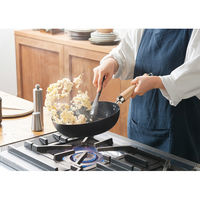 アイリスオーヤマ 鉄フライパン 炒め鍋 28cm ブラック SCW-28 1個