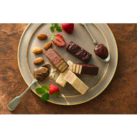 〈メリーチョコレート〉ミルフィーユ 15個 1箱  三越伊勢丹 紙袋付き ギフト 洋菓子 バレンタイン ホワイトデー