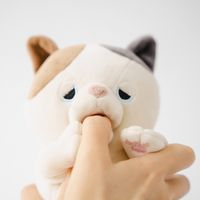 甘噛みハムハム ゆず/ミケネコ ぬいぐるみ 乾電池式 YE-HM001YZ 1個 ユカイ工学