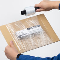 「現場のチカラ」アスクル 芯なし ミニストレッチフィルムセット 厚さ12μ 幅62mm×長さ150m巻 1セット（1本+1巻）  オリジナル