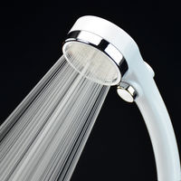 カクダイ ガオナ シャワーヘッドとホースのセット 節水 大型 手元ストップ 極細シャワー 肌触りやわらか ホワイト GA-FH031 1個