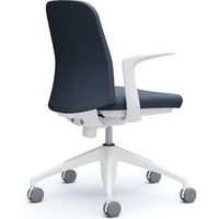 【設置込】オカムラ ライブス エントリーチェア 5本脚 デザインアーム インターロック 白×インディゴ 1脚（直送品）