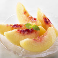 【お中元ギフト・のし付き】桃と広島三次ピオーネ　OKMP55N　1個（直送品）