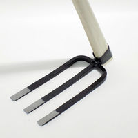 相田合同工場 信州型三本鍬 3.5尺柄 10160017 1本