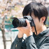 サンワダイレクト カメラレンズキャップ（フード機能・ワンタッチ・折りたたみ可能・58mmレンズ対応） 200-DGFL007 1個（直送品）