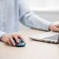 サンワダイレクト ワイヤレスマウス（ミドルサイズ・左右対称・3ボタン・IRセンサー・1000カウント・ブルー） 400-MA101BL 1個（直送品）