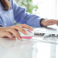 サンワダイレクト 有線マウス（エルゴノミクス・疲労軽減・小型・4ボタン・ブルーLED光学式・ホワイト・ピンク） 400-MA105W 1個（直送品）