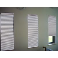 大湖産業 遮光・UVカットの小窓用断熱スクリーン 幅590×高さ1350mm ホワイト NH-3200M 突っ張り棒付き 1本（直送品）