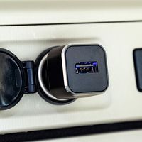 サンワサプライ カーチャージャー（1ポート・2.4A） CAR-CHR73U 1個（直送品）