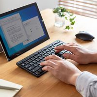 サンワサプライ ワイヤレスキーボード 無線 Bluetooth パンタグラフ 抗菌仕様 コンパクト ブラック SKB-BT36BK 1個（直送品）