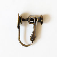 日本紐釦貿易(Nippon Chuko)NBK 台付イヤリング ネジバネ 台φ8mm 5組入 アンティークゴールド KE262-AG（直送品）