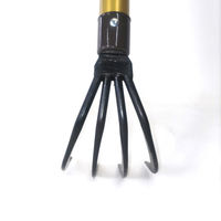 相田合同工場 田の草取り 4本爪 パイプ柄 グリップ付 AD-817 1本（直送品）