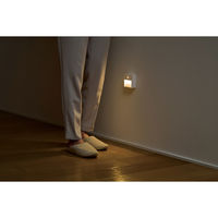 アイリスオーヤマ 乾電池式LEDセンサーライト 下方発光タイプ BSL-MS1 1個（直送品）