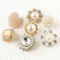 アクセサリーボタン フラワービジュー 2個 φ18mm 高さ10mm ホワイト×ゴールド A24-61 1袋2個入(5袋、10個入)（直送品）