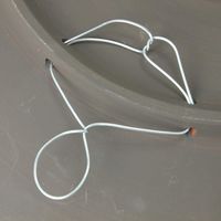 スパイス Wow!クールアフリカン ブラックイレギュラーライン ラウンドプレート ブラウン CPGH1310A 1個（直送品）