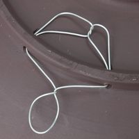 スパイス Wow!クールアフリカン ブラックリップルライン ラウンドプレート ブラウン CPGH1310C 1個（直送品）