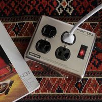 延長コード 電源タップ1.8m 4個口3P 一括スイッチ付 雷サージ付スチールタップ PT400SVシルバー 1個 ファーゴ