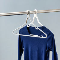 ワイドグリップハンガー　2色8本組 １セット（2色8本組×３パック）