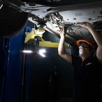 Groz Tools 充電式LEDワークライト トリプルヘッド 2000lm LED/685 1台 660-7298（直送品）