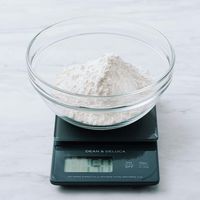 DEAN&DELUCA（ディーン&デルーカ） デジタルスケール 2kg　チャコールグレー 4580379239820 1個