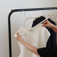 菊屋(KK) ガルジェベルベットハンガー ベージュ 4965736090953 1個（直送品）