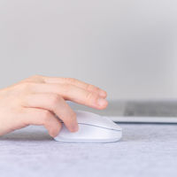 ナカバヤシ 無線静音 カードサイズマウス 3ボタン BlueLED ホワイト MUS-RKT246W 1個（直送品）