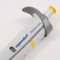 アズワン マイクロピペット(リサーチプラスF・容量固定タイプ) 20μL JCSS校正証明書付 2-4631-22-24 1本（直送品）