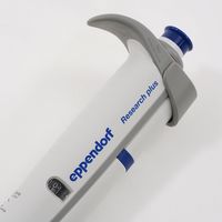 アズワン マイクロピペット(リサーチプラスF・容量固定タイプ) 200μL JCSS校正証明書付 2-4631-26-24 1本（直送品）