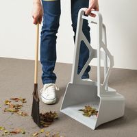 ヒマラヤ化学工業所 腰楽ちりとり 4977425307242 1個