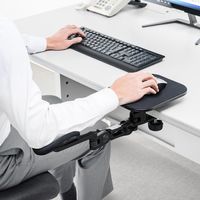 サンワダイレクト エルゴノミクスアームレスト（アームレスト・エルゴノミクス・マウスパッド付き・クランプ式・ブラック） 200-TOK010BK 1個（直送品）