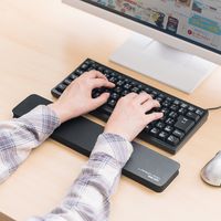 サンワダイレクト キーボード用リストレスト（コンパクトキーボード用・ノートPC用・疲労軽減・ブラック） 200-TOK008 1個（直送品）
