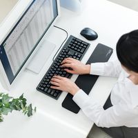 サンワダイレクト キーボード用リストレスト（フルキーボード用・クッション・疲労軽減・ブラック） 200-TOK009 1個（直送品）