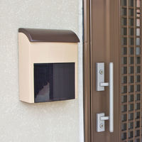 アイリスオーヤマ ネット通販 ポスト 幅31×奥行16.2×高さ39.4cm メール便対応 壁掛け 宅配ボックス ブラウン/ベージュ H-NP395 １個