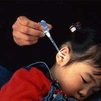 旭電機化成 白い光のあかりちゃん耳かきピンク AMK102PK 1個