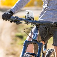 Nite Ize スクイーズスマートフォンバーマウント スケルトン SUSBM-04-R3 1個（直送品）