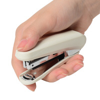 プラス　ホッチキス　ラクヒット　ホワイト　ST-010R　WH　30982