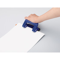 コクヨ　穴あけパンチ　2穴　位置合わせ・穴あけが楽なラクアケ　17枚あけ（ハンディタイプ）　ブルー　青　PN-G17B　1個