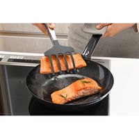 オークス leye フィッシュトング ナイロン製 おさかなキャッチャー 食洗機対応 日本製 468881 1個（直送品）