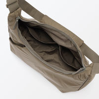 無印良品 撥水 中わた入り ２ＷＡＹ ワンショルダーバッグ キャメル タテ２８．５×ヨコ４０×マチ１２ｃｍ 良品計画