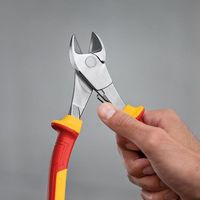 ボッシュ 絶縁ニッパー 全長200mm 1600A02NE2 1丁 687-5843（直送品）