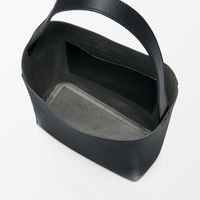 無印良品 ヌメ革 ワンショルダーバッグ 黒 タテ３３×ヨコ２３×マチ１０ｃｍ 良品計画