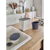 八幡化成 三角コーナー 水切りポット シンクトラッシュ フタ付き 吸盤付き Ag+銀イオン入り ブルーノーバ 493304 1個（直送品）