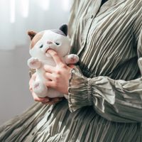 甘噛みハムハム ゆず/ミケネコ ぬいぐるみ 乾電池式 YE-HM001YZ 1個 ユカイ工学