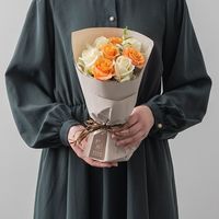 【生花】アデリー ホシファーム　フリルブーケ　ホワイトオレンジ　８本 FMW-05B 1箱（直送品）