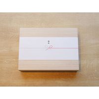 【桐箱入りギフトカード】御礼熨斗　内祝い　贈り物に　もみじファミリー詰め合わせ(もみじ饅頭5種計20個)　専用紙袋付き（直送品）