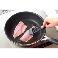 貝印 フライ返し O.E.C. 脇雅世 ハンディー・ターナー ブラック 295111 1個（直送品）